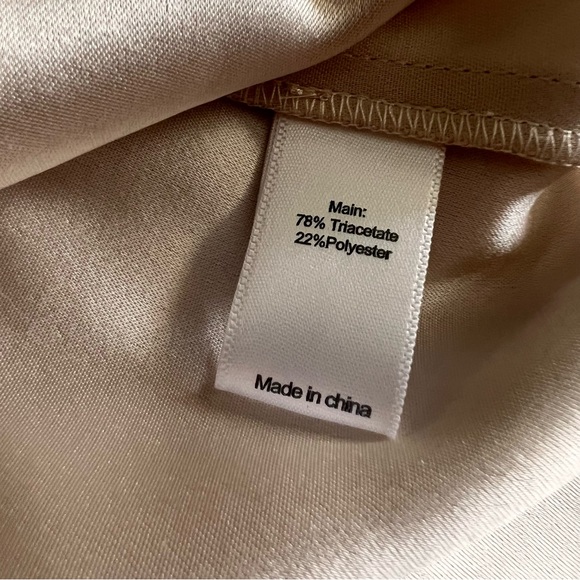 ST. JOHN Liquid Satin Shell, Champagne, The Foundation Collection, Large - Picture 14 of 14